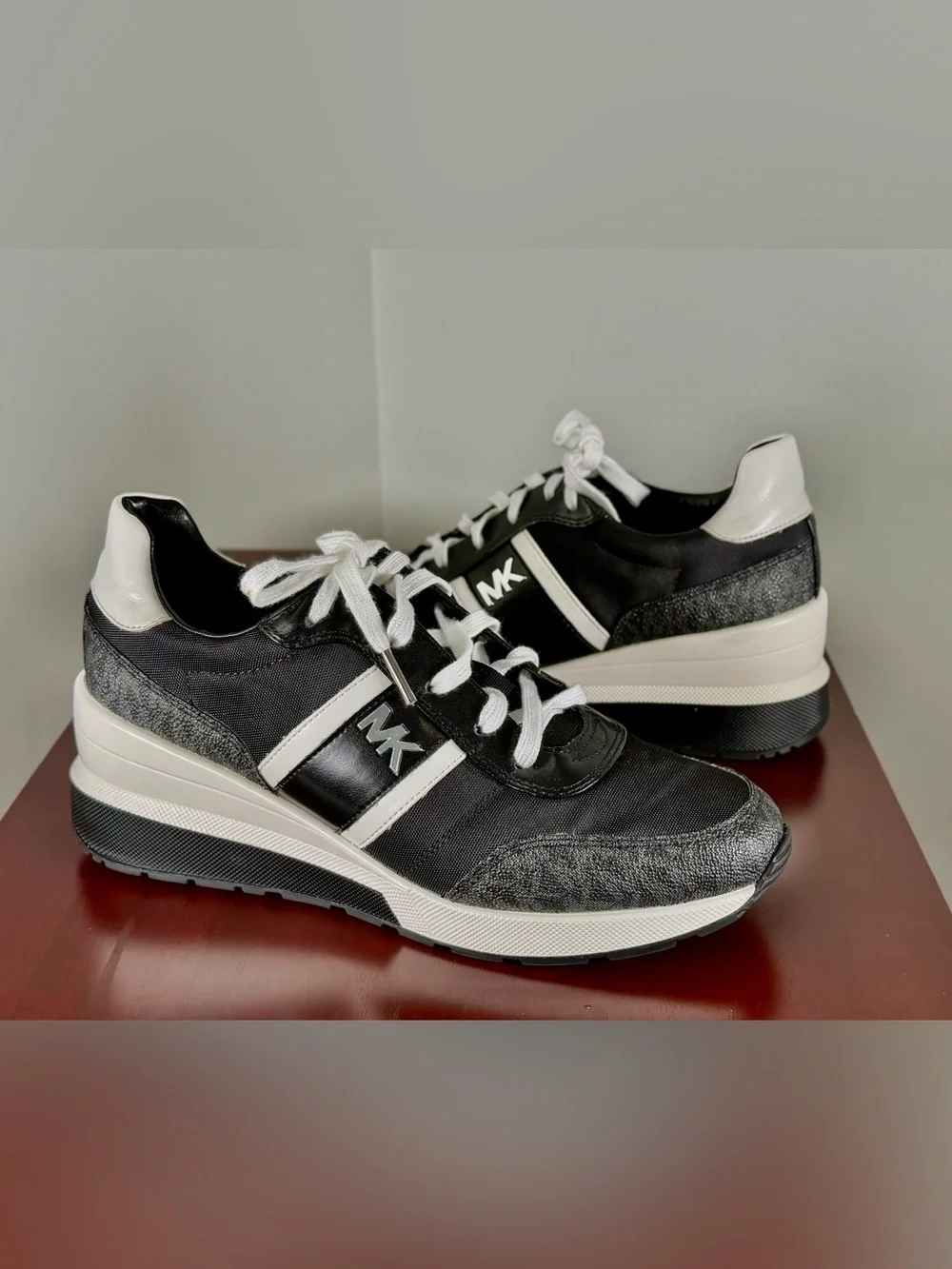 Michael Kors MK Black White Platform Sneakers Women’s 9.5M